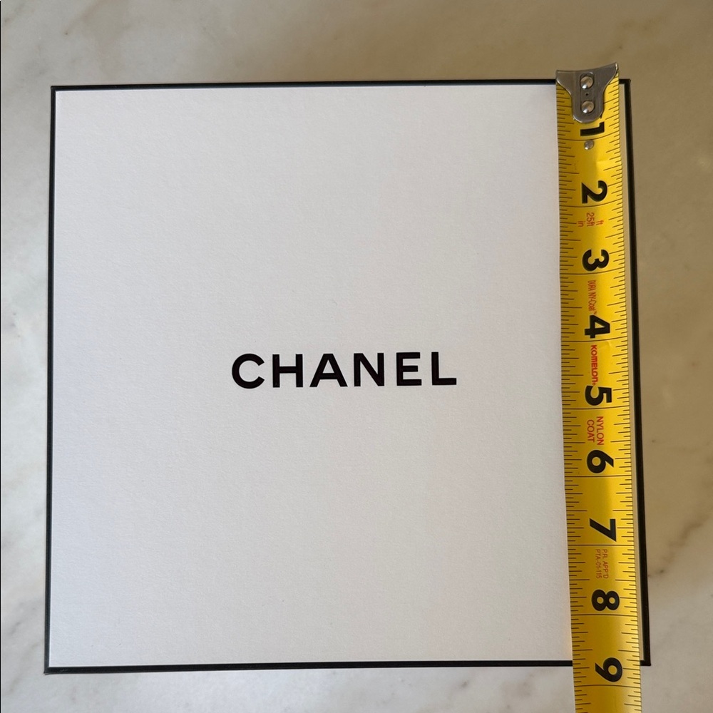 CHANEL Classic White Box - Picture 2 of 4